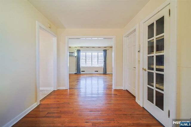 50 Knolls Road, Bloomingdale, NJ 07403