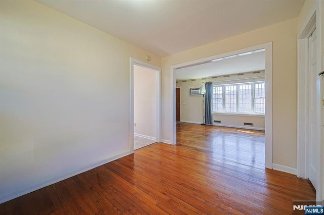 50 Knolls Road, Bloomingdale, NJ 07403