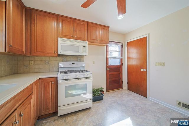 50 Knolls Road, Bloomingdale, NJ 07403