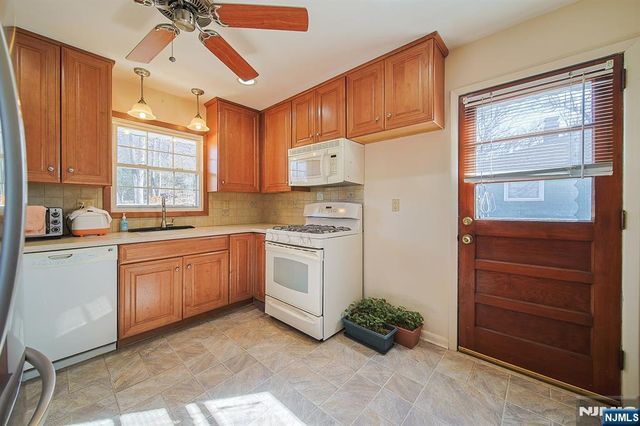 50 Knolls Road, Bloomingdale, NJ 07403