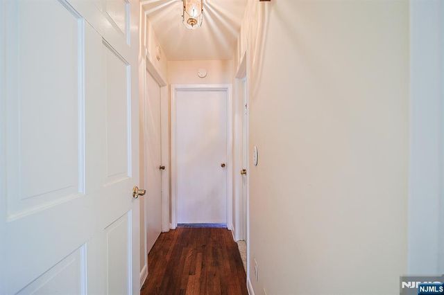 50 Knolls Road, Bloomingdale, NJ 07403