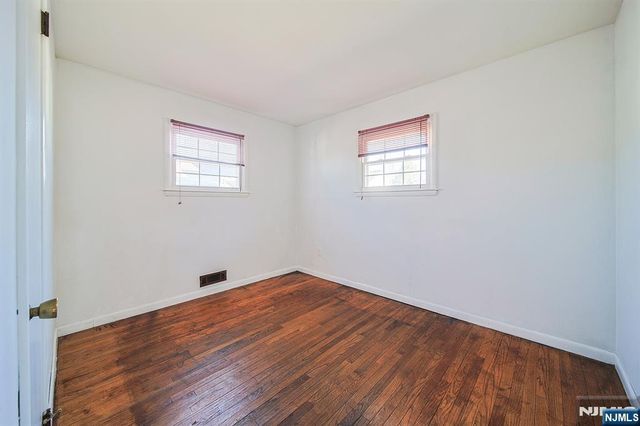 50 Knolls Road, Bloomingdale, NJ 07403