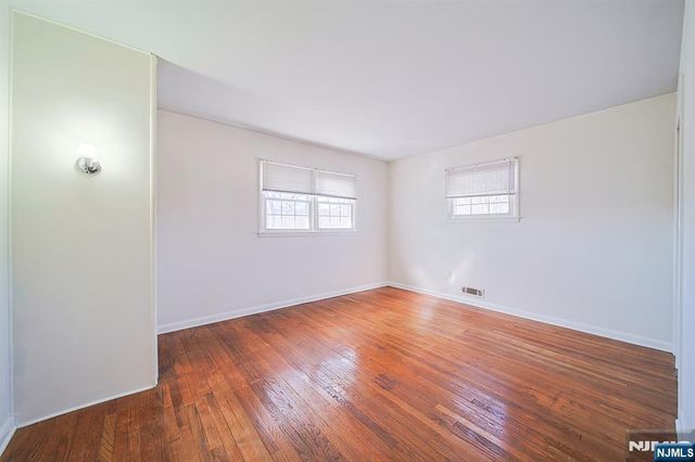 50 Knolls Road, Bloomingdale, NJ 07403