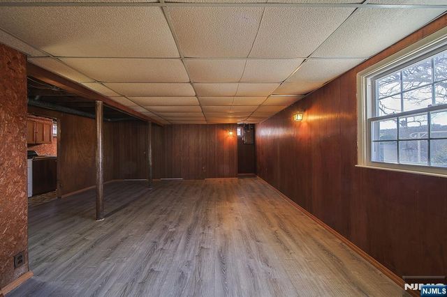 50 Knolls Road, Bloomingdale, NJ 07403