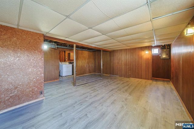 50 Knolls Road, Bloomingdale, NJ 07403