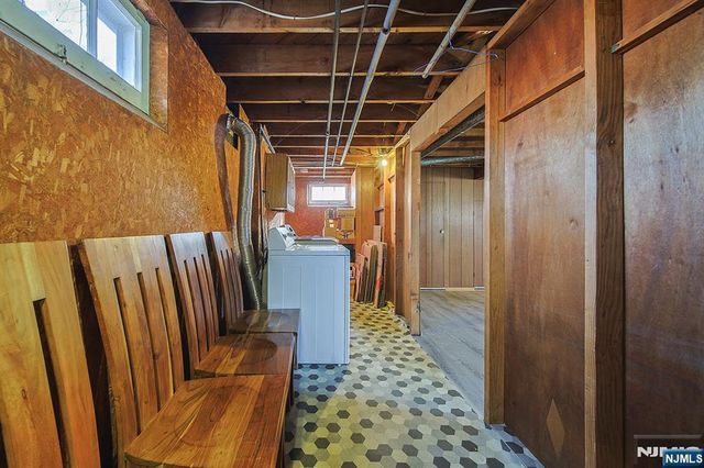 50 Knolls Road, Bloomingdale, NJ 07403