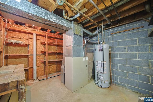 50 Knolls Road, Bloomingdale, NJ 07403