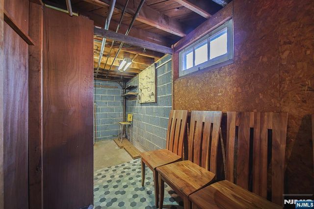 50 Knolls Road, Bloomingdale, NJ 07403