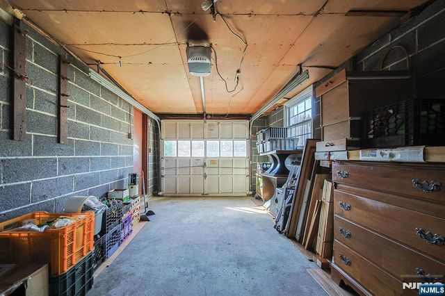 50 Knolls Road, Bloomingdale, NJ 07403