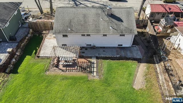 50 Knolls Road, Bloomingdale, NJ 07403