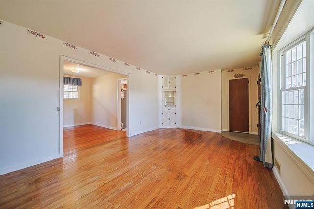 50 Knolls Road, Bloomingdale, NJ 07403