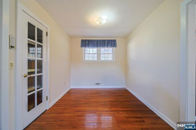 50 Knolls Road, Bloomingdale, NJ 07403