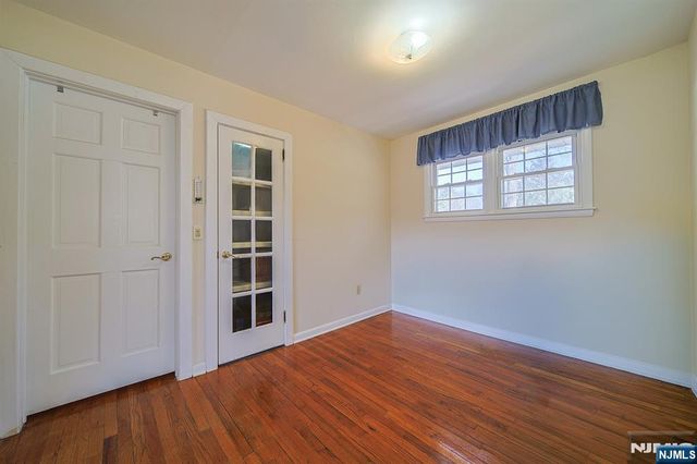 50 Knolls Road, Bloomingdale, NJ 07403