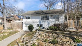 50 Knolls Road, Bloomingdale, NJ 07403
