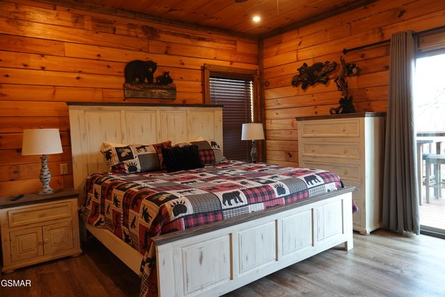 3226 White Falcon Way, Pigeon Forge, TN 37862