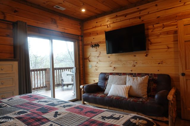 3226 White Falcon Way, Pigeon Forge, TN 37862