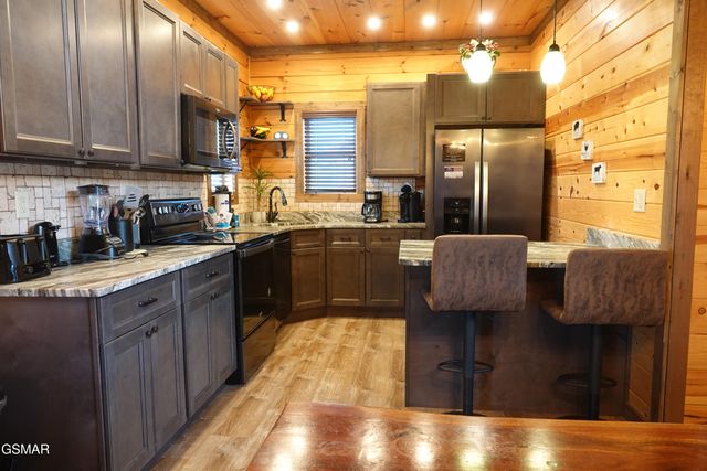 3226 White Falcon Way, Pigeon Forge, TN 37862