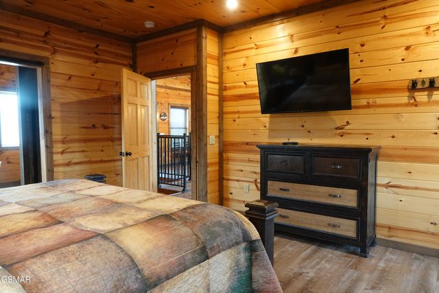 3226 White Falcon Way, Pigeon Forge, TN 37862