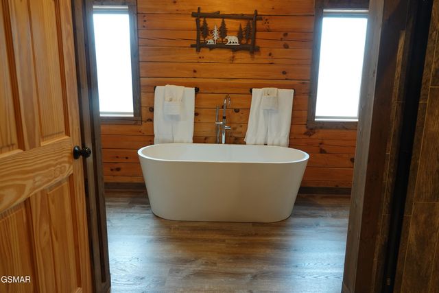 3226 White Falcon Way, Pigeon Forge, TN 37862