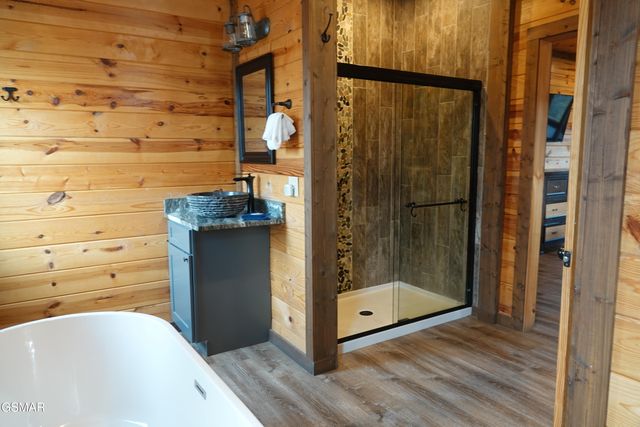 3226 White Falcon Way, Pigeon Forge, TN 37862