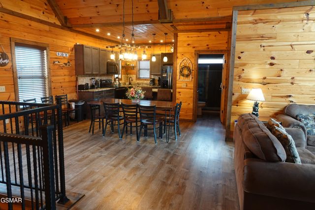 3226 White Falcon Way, Pigeon Forge, TN 37862