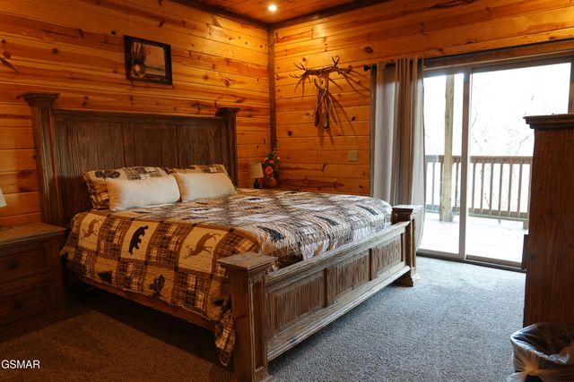 3226 White Falcon Way, Pigeon Forge, TN 37862