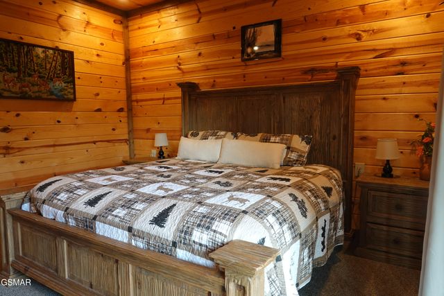 3226 White Falcon Way, Pigeon Forge, TN 37862