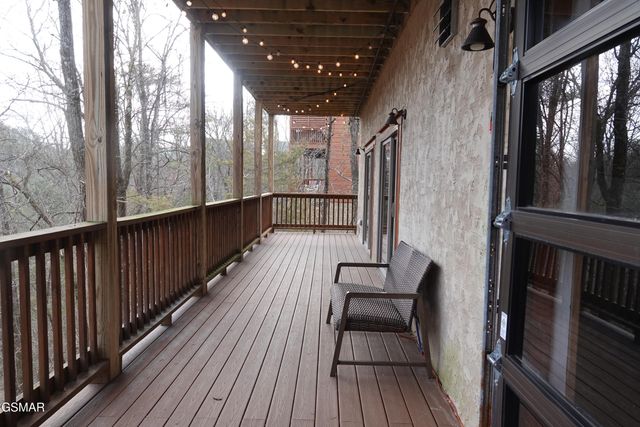 3226 White Falcon Way, Pigeon Forge, TN 37862