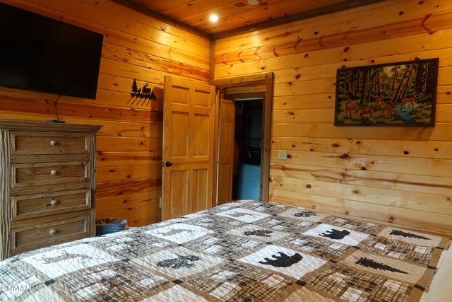 3226 White Falcon Way, Pigeon Forge, TN 37862