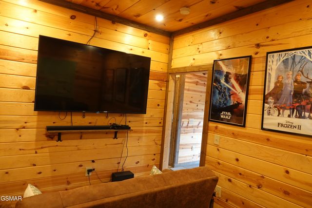 3226 White Falcon Way, Pigeon Forge, TN 37862