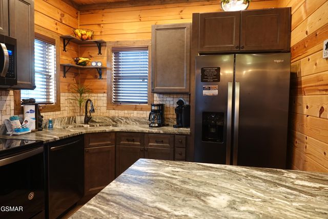 3226 White Falcon Way, Pigeon Forge, TN 37862