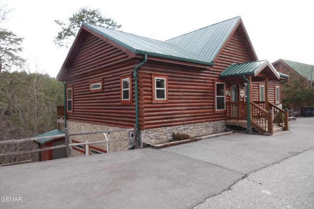 3226 White Falcon Way, Pigeon Forge, TN 37862