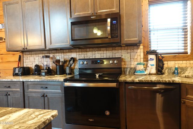 3226 White Falcon Way, Pigeon Forge, TN 37862