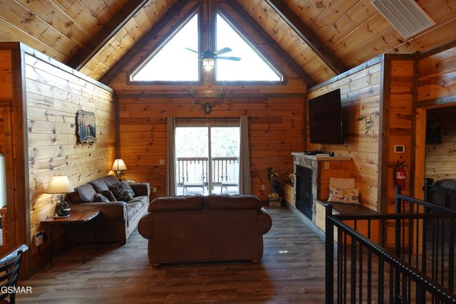 3226 White Falcon Way, Pigeon Forge, TN 37862