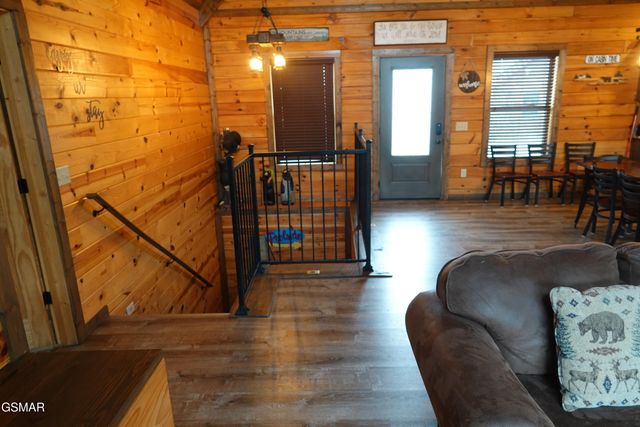 3226 White Falcon Way, Pigeon Forge, TN 37862