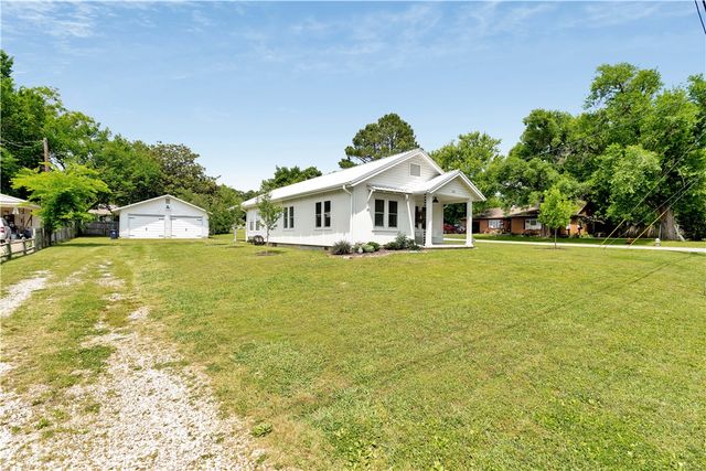512 E Buchanan Street, Prairie Grove, AR 72753