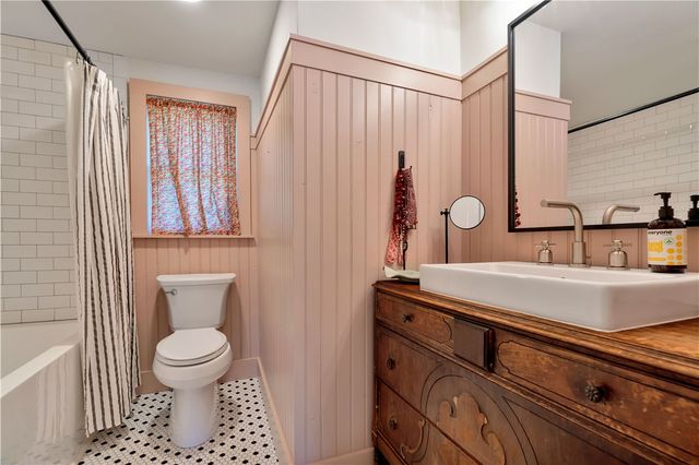 512 E Buchanan Street, Prairie Grove, AR 72753