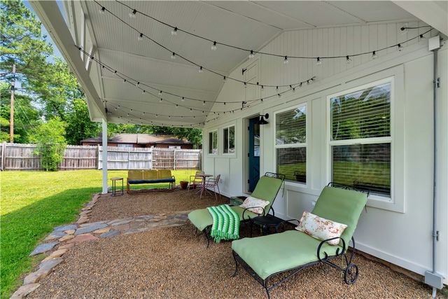 512 E Buchanan Street, Prairie Grove, AR 72753