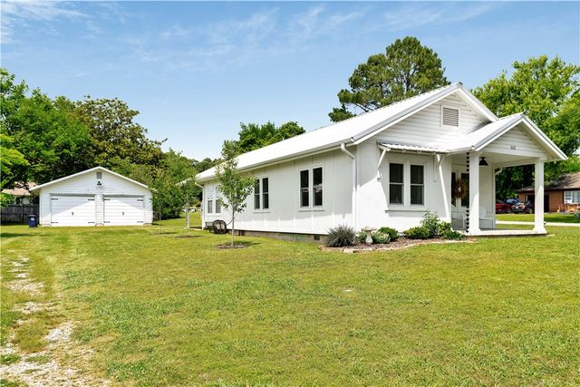 512 E Buchanan Street, Prairie Grove, AR 72753