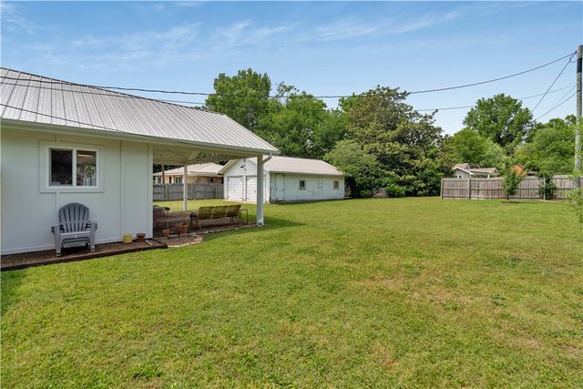 512 E Buchanan Street, Prairie Grove, AR 72753