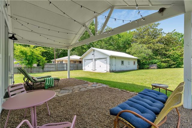 512 E Buchanan Street, Prairie Grove, AR 72753
