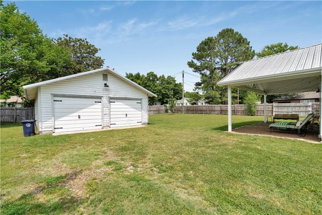 512 E Buchanan Street, Prairie Grove, AR 72753