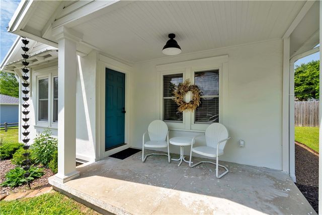 512 E Buchanan Street, Prairie Grove, AR 72753