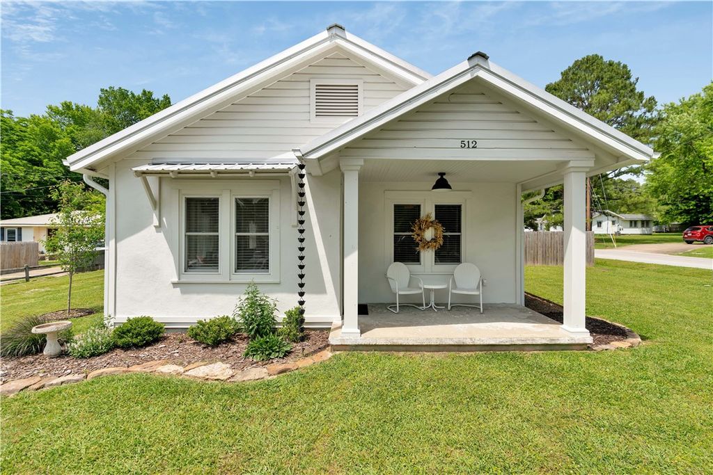 512 E Buchanan Street, Prairie Grove, AR 72753