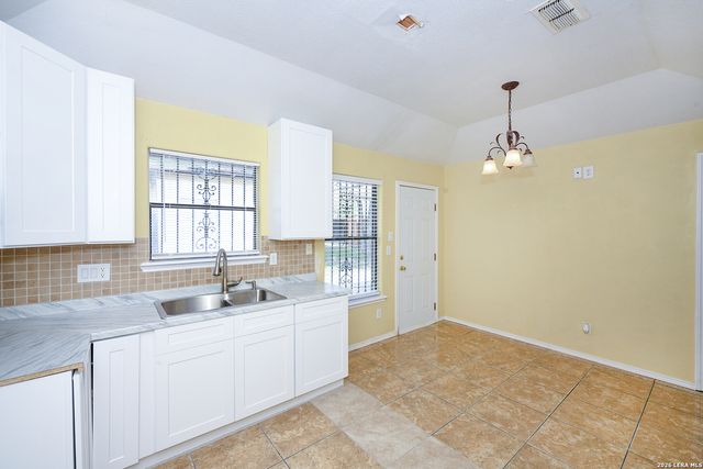 1543 Rada, San Antonio, TX 78214