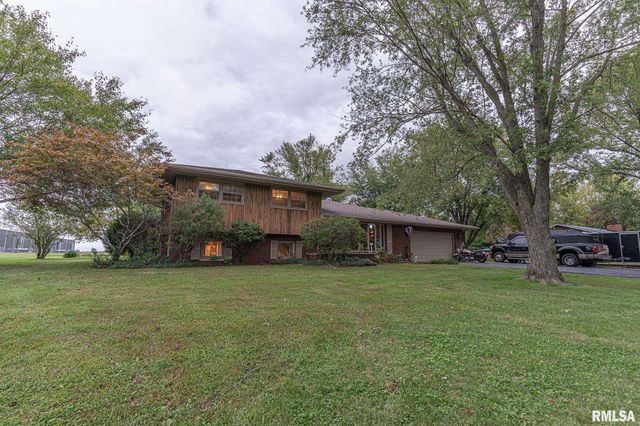 2022 W MAIN Street, Salem, IL 62881