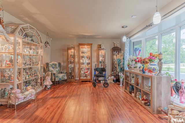 2022 W MAIN Street, Salem, IL 62881