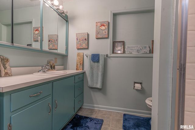 2022 W MAIN Street, Salem, IL 62881