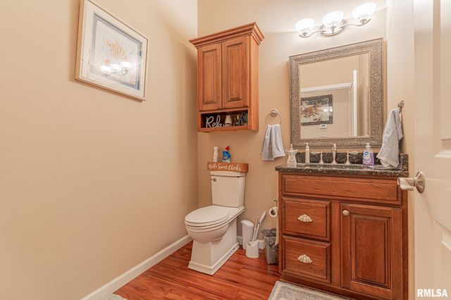 2022 W MAIN Street, Salem, IL 62881