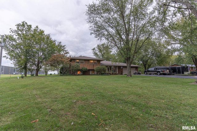 2022 W MAIN Street, Salem, IL 62881